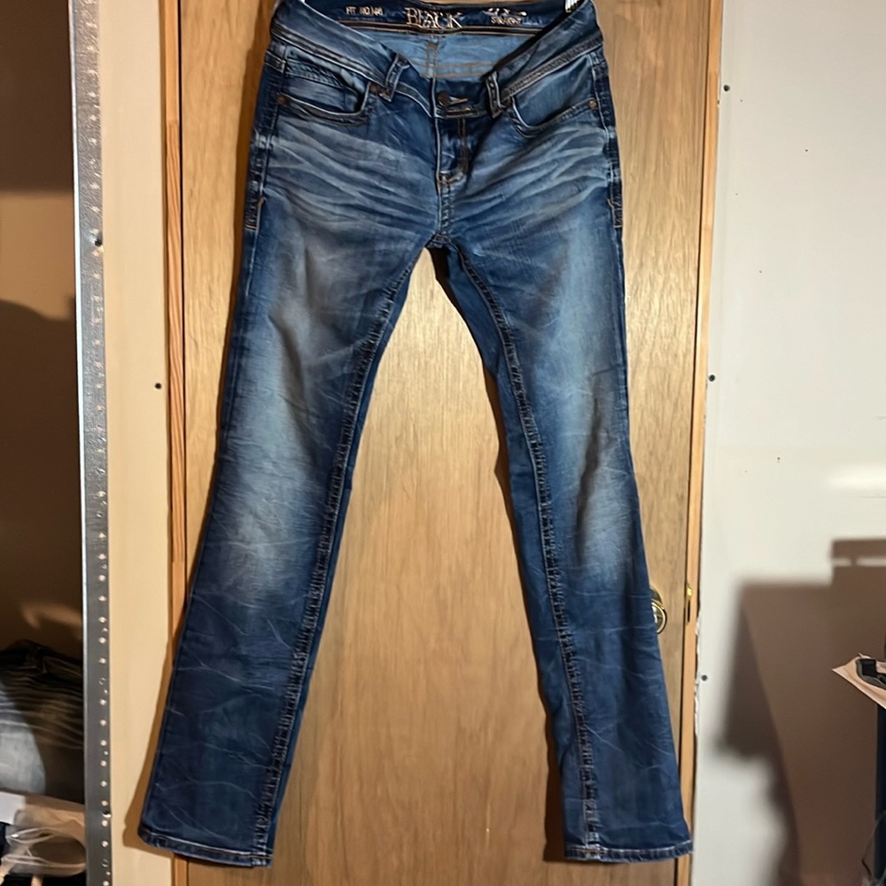Women’s Buckle Black straight 27x32 Fit no.146 preowned very good cond. jeans